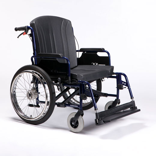 Sehr robuster Rollstuhl max. 120Kg / 44cm Sitzbreite Krücken